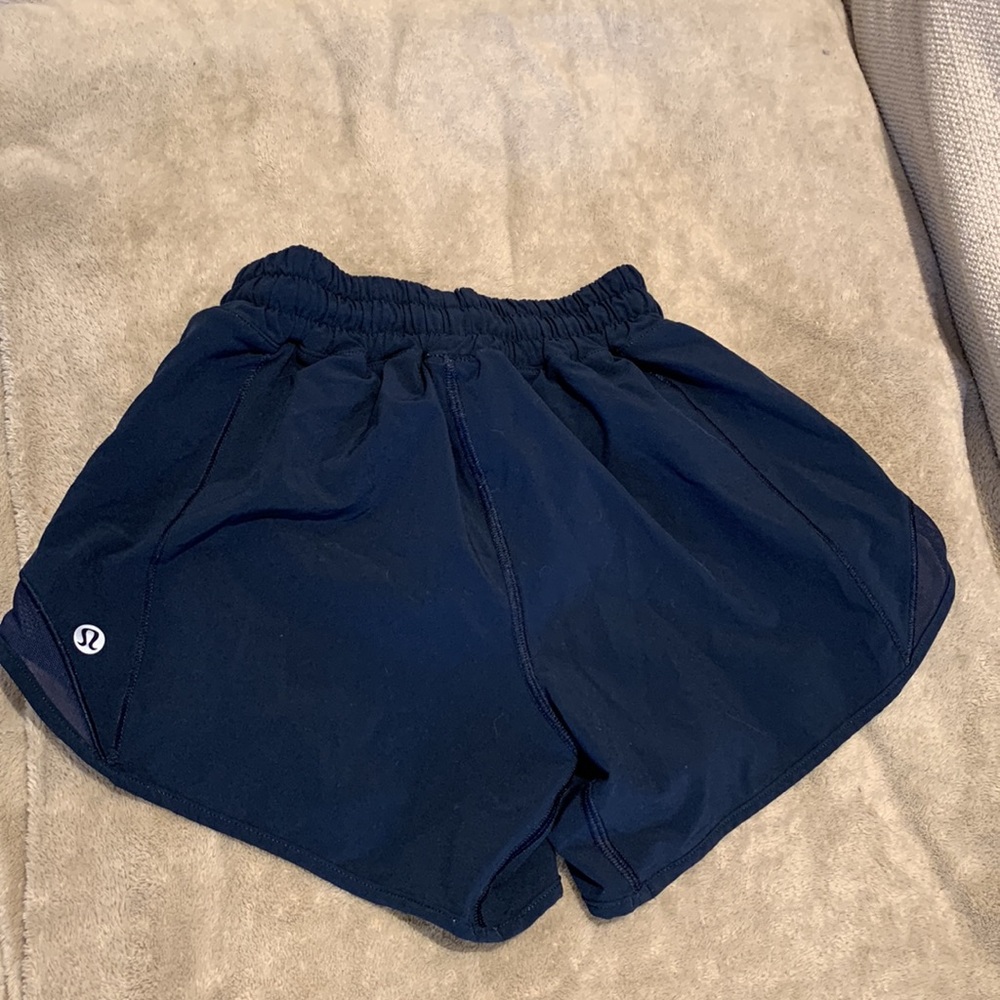 Lululemon navy blue 2.5” hotty hot shorts size 0
